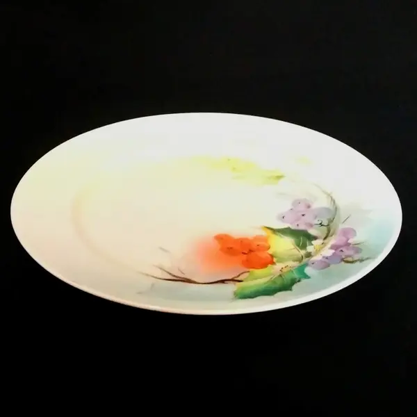 Foto de um(a) Antigo Prato Em Porcelana Japonesa Nagoya Seito Sho Pintada À Mão, da categoria de Pratos Decorativos. Antigo Prato Decorativo em Porcelana Japonesa. Fabricação Nagoya Seito Sho, empresa ceramista atuante no Japão de 1908 à... Mostrado de uma perspectiva diferente. Vendido no marketplace Trésors.