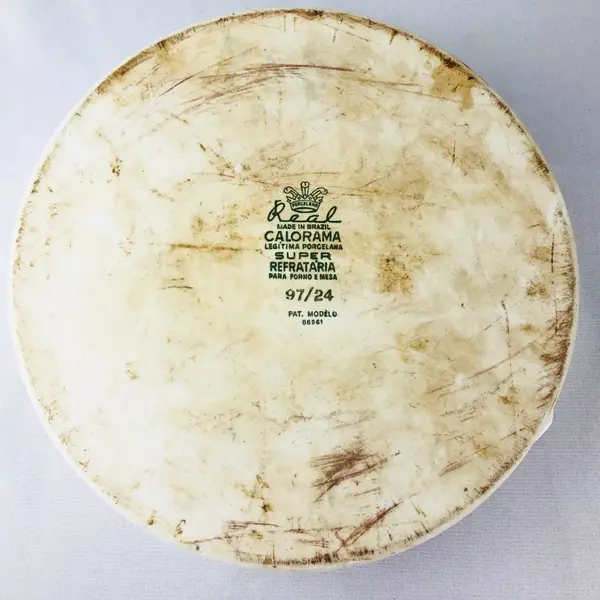 Foto de um(a) Travessa em porcelana Colorama, da categoria de Travessas e tigelas. TRAVESSA REDONDA DA MAMUFATURA COLORAMA EM PORCELANA DECORADA COM FLORES EM TONS DE AZUL, MEDE 6A X 25D. APRESENTA MARCAS DE... Mostrado de uma perspectiva diferente. Vendido no marketplace Trésors.