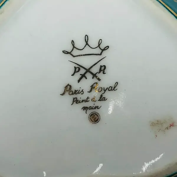 Foto de um(a) Porta-jóias no formato de coração, da categoria de Porta-Jóias. Porta-jóias no formato de coração em porcelana branca da manufatura Paris Royal com motivo floral em policromia e filete na... Mostrado de uma perspectiva diferente. Vendido no marketplace Trésors.
