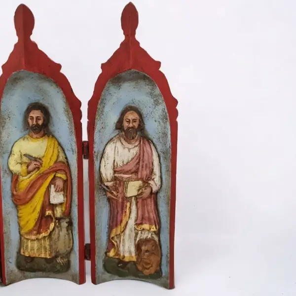 Foto de um(a) Antigo oratório de viagem (oratório Bala). Os 4 apóstolos., da categoria de Objetos religiosos e espirituais. Raro oratório bala ou de viagem com os 4 apóstolos.(Matheus,Lucas,João e Marcos). Oratório bala é um tipo de oratório... Mostrado de uma perspectiva diferente. Vendido no marketplace Trésors.