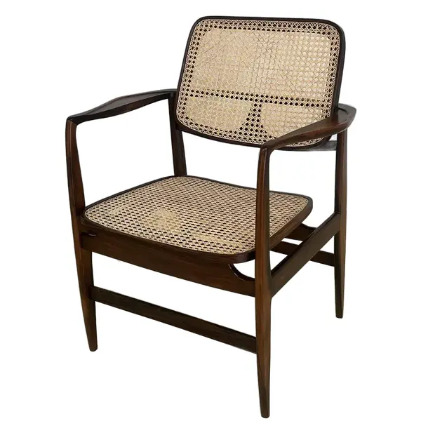 Foto de um(a) Poltrona Oscar - Sérgio Rodrigues, da categoria de Poltronas. Encontre a perfeição em sua sala com a poltrona leve Oscar Niemeyer do designer Sérgio Rodrigues. Estrutura em madeira de... Vendido no marketplace Trésors.