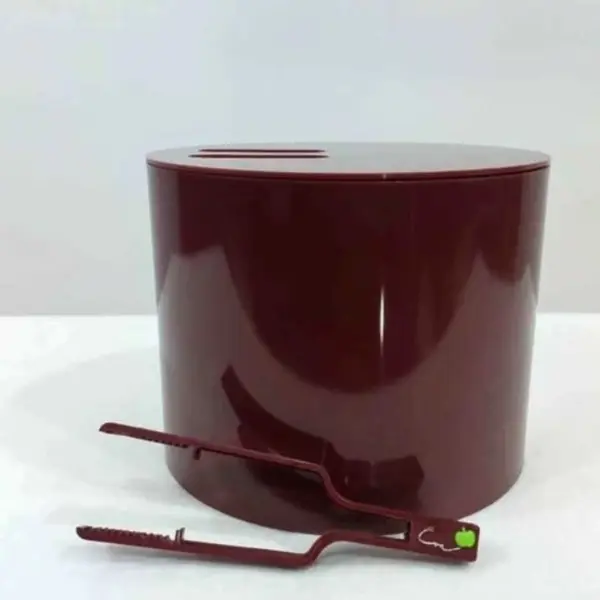 Foto de um(a) Balde de gelo EVA completo com pinça - Design Jorge Zalszupin, da categoria de Baldes de Gelo. Balde de gelo completo com pinça Jorge Zalszupin anos 70. Mostrado de uma perspectiva diferente. Vendido no marketplace Trésors.