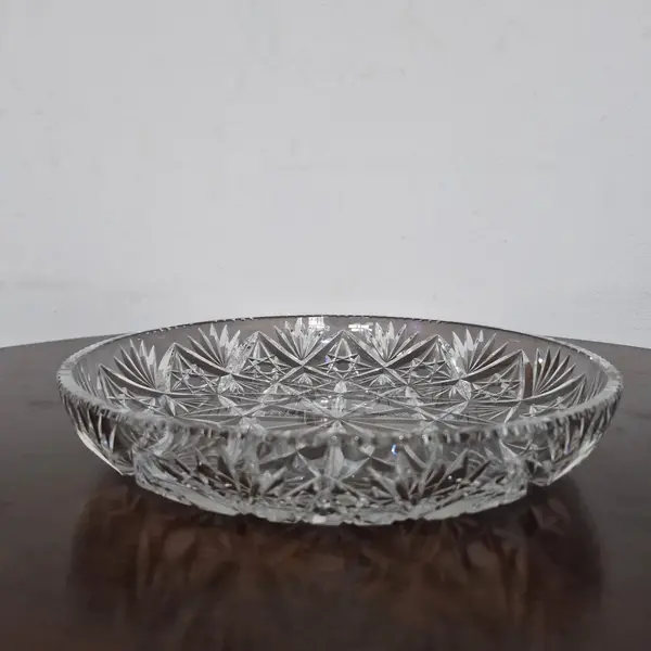 Foto de um(a) Centro de mesa cristal Bohemia, da categoria de Centro de mesa. CRISTAL DA BOHEMIA. Antigo e elegante centro de mesa feito em cristal apresentando fina lapidação em estilo da região da... Mostrado de uma perspectiva diferente. Vendido no marketplace Trésors.