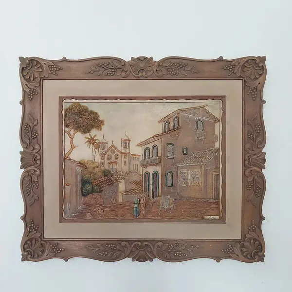 Foto de um(a) Quadro em alto relevo, da categoria de Pinturas. Belissimo quadro em alto relevo com linda moldura em resina imitando madeira. Medidas: comprimento 51,5 cm x altura 43,5 cm. Mostrado de uma perspectiva diferente. Vendido no marketplace Trésors.