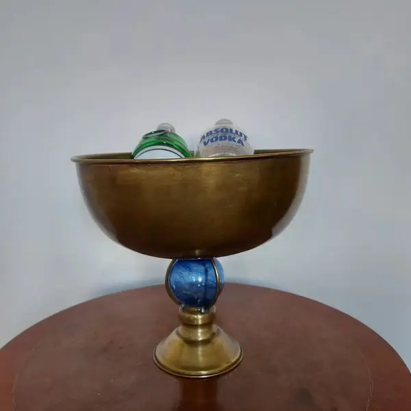 Foto de um(a) Centro de mesa em latão esmaltado, da categoria de Centro de mesa. Lindo centro de mesa de latão esmaltado / fruteira/ balde de gelo / bebidas (peça de ateliê). Medidas: 27 cm de altura x 30... Mostrado de uma perspectiva diferente. Vendido no marketplace Trésors.