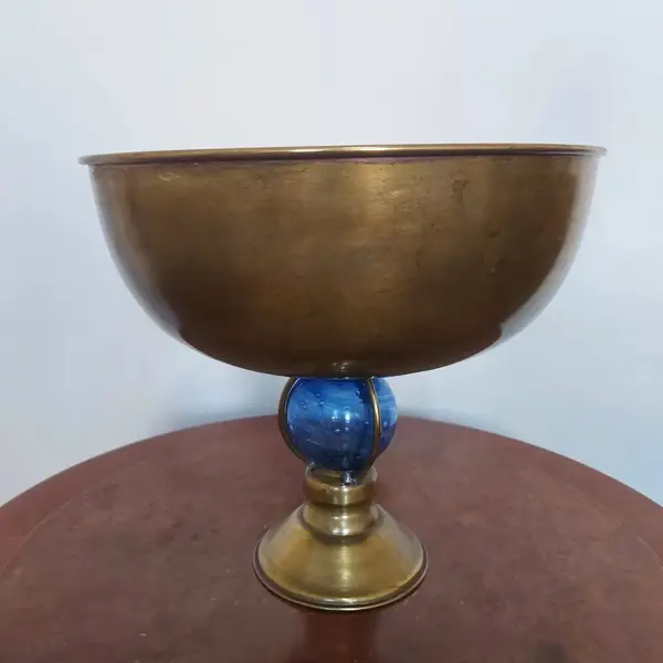 Foto de um(a) Centro de mesa em latão esmaltado, da categoria de Centro de mesa. Lindo centro de mesa de latão esmaltado / fruteira/ balde de gelo / bebidas (peça de ateliê). Medidas: 27 cm de altura x 30... Mostrado de uma perspectiva diferente. Vendido no marketplace Trésors.