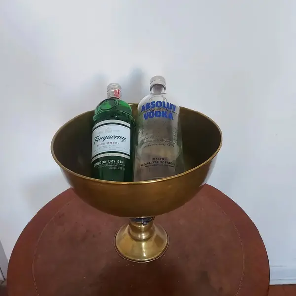 Foto de um(a) Centro de mesa em latão esmaltado, da categoria de Centro de mesa. Lindo centro de mesa de latão esmaltado / fruteira/ balde de gelo / bebidas (peça de ateliê). Medidas: 27 cm de altura x 30... Mostrado de uma perspectiva diferente. Vendido no marketplace Trésors.