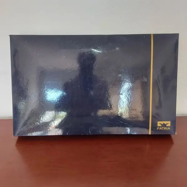 Foto de um(a) Conjunto de café São Paulo SPFC, da categoria de Conjuntos de café e chá. Antigo e lindo conjunto de café com 12 xícaras e 12 pires na caixa sem uso Medidas: Xícaras altura 5 cm x 6 cm de... Mostrado de uma perspectiva diferente. Vendido no marketplace Trésors.