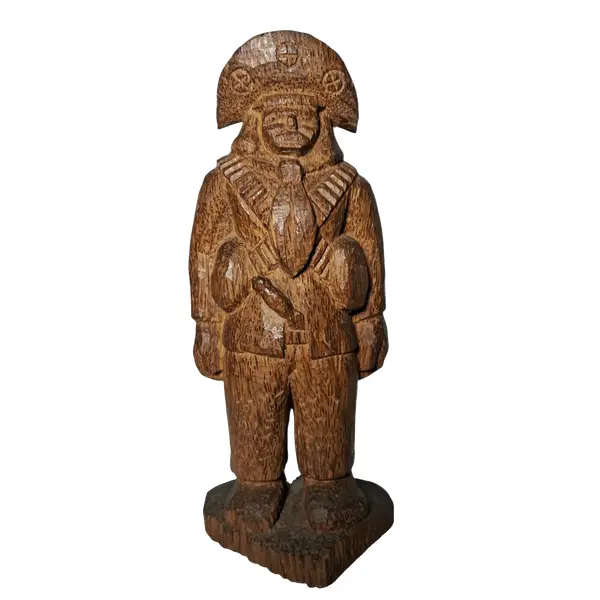 Foto de um(a) Escultura de cangaceiro em madeira, da categoria de Escultura. Representação de cangaceiro em rico trabalho de entalhe em madeira. Nordeste, autêntica peça de arte popular brasileira.... Vendido no marketplace Trésors.