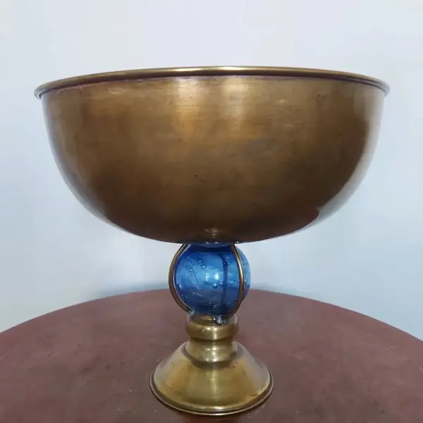 Foto de um(a) Centro de mesa em latão esmaltado, da categoria de Centro de mesa. Lindo centro de mesa de latão esmaltado / fruteira/ balde de gelo / bebidas (peça de ateliê). Medidas: 27 cm de altura x 30... Mostrado de uma perspectiva diferente. Vendido no marketplace Trésors.