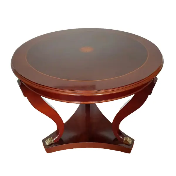 Foto de um(a) Mesa lateral redonda com marchetaria, da categoria de Mesas laterais. Belissima mesa lateral redonda marchetada de madeira nobre com 3 pernas recurvas ligadas em platô inferior na forma... Vendido no marketplace Trésors.
