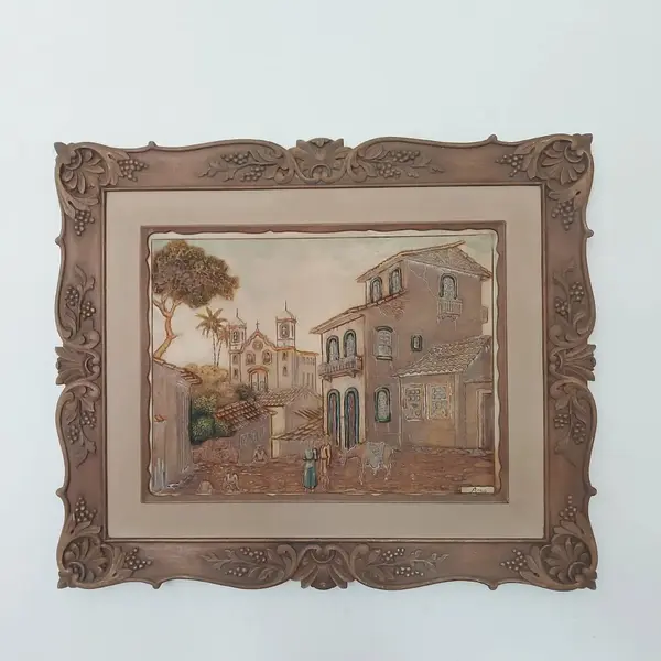 Foto de um(a) Quadro em alto relevo, da categoria de Pinturas. Belissimo quadro em alto relevo com linda moldura em resina imitando madeira. Medidas: comprimento 51,5 cm x altura 43,5 cm. Mostrado de uma perspectiva diferente. Vendido no marketplace Trésors.