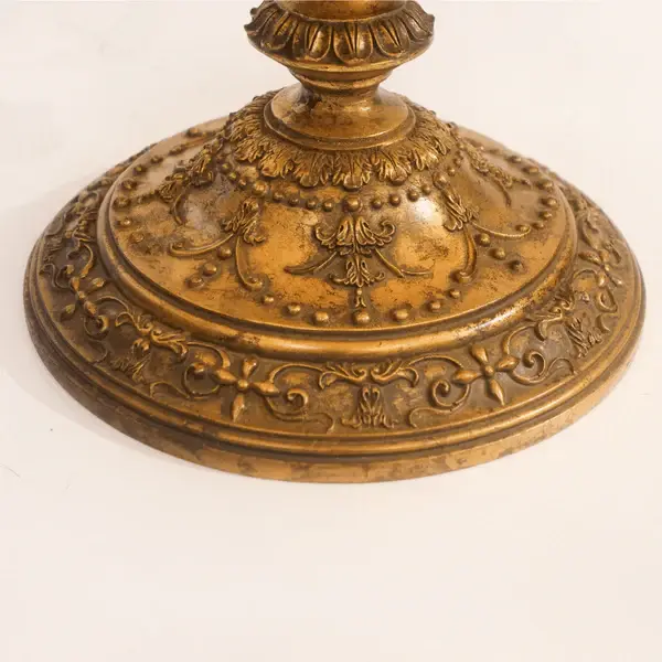 Foto de um(a) CENTRO DE MESA ART NOUVEAU EM RESINA, da categoria de Centro de mesa. Este impressionante centro de mesa é uma peça única, feita de uma combinação encantadora de madeira, resina e acrílico. É... Mostrado de uma perspectiva diferente. Vendido no marketplace Trésors.
