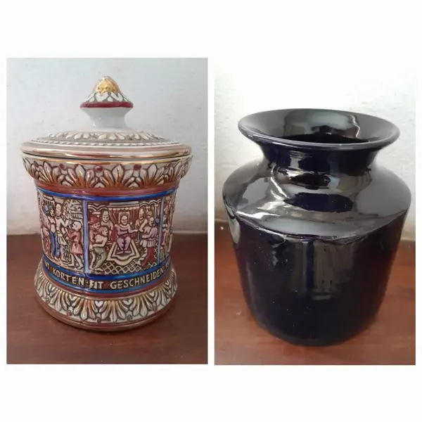 Foto de um(a) Raro potiche em porcelana + pote decorativo, da categoria de Garrafas, potes e jarros. Antigo potiche Ceramarte com tampa, em porcelana pintado à mão, com ricos detalhes em relevo. A pintura mostra a história de... Mostrado de uma perspectiva diferente. Vendido no marketplace Trésors.