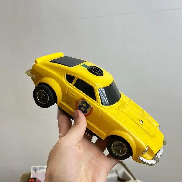 Foto de um(a) Bip-car da Atma - carro controlado por ondas sonoras - anos 80, da categoria de Brinquedos antigos. Bip-car da Atma. O carro controlado por ondas sonoras, dos anos 80. Ainda na caixa e com todas suas peças originais,... Mostrado de uma perspectiva diferente. Vendido no marketplace Trésors.