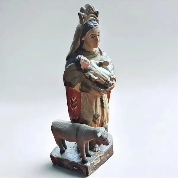 Foto de um(a) Antiga Imagem Sacra Fatura Primitiva em madeira policromada, da categoria de Objetos religiosos e espirituais. Nossa Senhora da Apresentação/Bom Parto. Antiga imagem sacra fatura primitiva em madeira policromada. Mede: 30 cm de... Mostrado de uma perspectiva diferente. Vendido no marketplace Trésors.