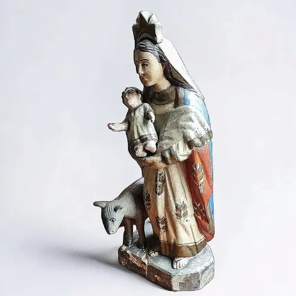 Foto de um(a) Antiga Imagem Sacra Fatura Primitiva em madeira policromada, da categoria de Objetos religiosos e espirituais. Nossa Senhora da Apresentação/Bom Parto. Antiga imagem sacra fatura primitiva em madeira policromada. Mede: 30 cm de... Mostrado de uma perspectiva diferente. Vendido no marketplace Trésors.