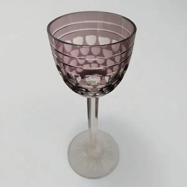 Foto de um(a) Taça Bohemia Cristal Violeta Lapidado, da categoria de Taças. Taça de Vinho em Cristal Bohemia Lapidado - Cor Violeta - 19,5 cm Linda taça em cristal Bohemia (Bohemia Crystal) lapidado,... Mostrado de uma perspectiva diferente. Vendido no marketplace Trésors.