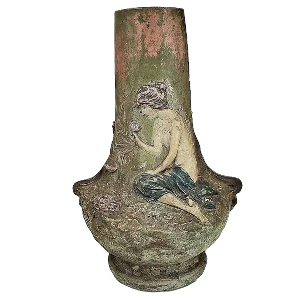 Foto de um(a) Antigo vaso estilo e período Art Noveau - terracota policromado, da categoria de Vasos. Antigo vaso estilo e período art noveau em terracota assinado August Otto fabricada por Johann Maresch . August Otto era... Vendido no marketplace Trésors.