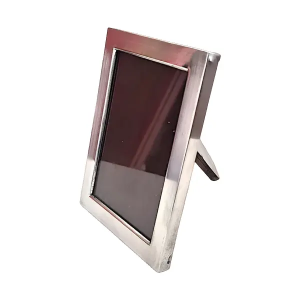 Foto de um(a) Porta Retrato Antigo De Prata 833, da categoria de Porta retratos. Porta-Retrato em Prata de Lei 833Elegância atemporal para eternizar seus melhores momentos. Este porta-retrato, produzido em... Vendido no marketplace Trésors.