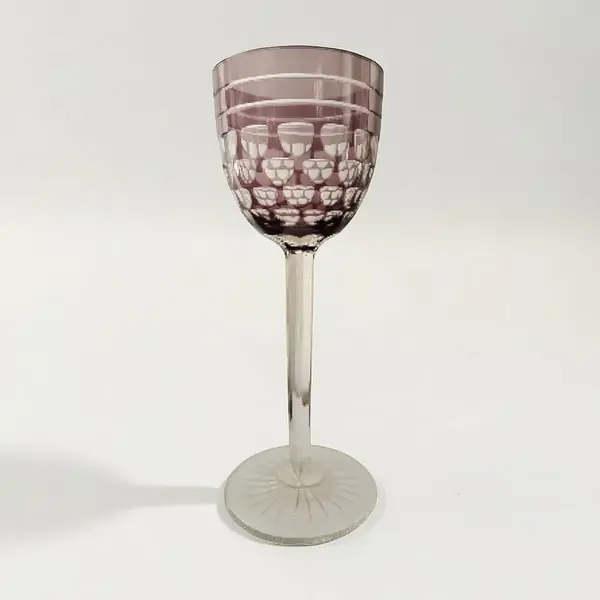 Foto de um(a) Taça Bohemia Cristal Violeta Lapidado, da categoria de Taças. Taça de Vinho em Cristal Bohemia Lapidado - Cor Violeta - 19,5 cm Linda taça em cristal Bohemia (Bohemia Crystal) lapidado,... Mostrado de uma perspectiva diferente. Vendido no marketplace Trésors.