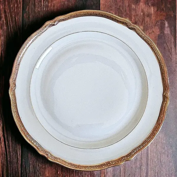 Foto de um(a) Sopeira em porcelana Limoges, da categoria de Terrinas de sopa. Linda sopeira com presentoir em porcelana branca e dourada Limoges Savary com incrustação de douração dupla polida com... Mostrado de uma perspectiva diferente. Vendido no marketplace Trésors.