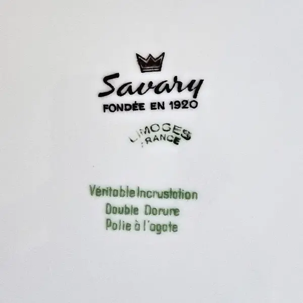 Foto de um(a) Antiga Xícara De Coleção Velho Paris, da categoria de Xícaras. Antiga xícara de coleção em porcelana francesa Velho Paris em dourado, branca e vermelha com decoração floral pintada a mão,... Mostrado de uma perspectiva diferente. Vendido no marketplace Trésors.