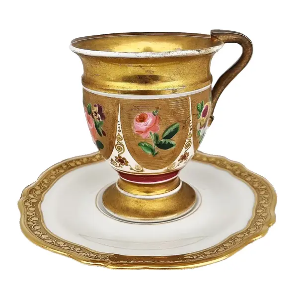 Foto de um(a) Antiga Xícara De Coleção Velho Paris, da categoria de Xícaras. Antiga xícara de coleção em porcelana francesa Velho Paris em dourado, branca e vermelha com decoração floral pintada a mão,... Vendido no marketplace Trésors.