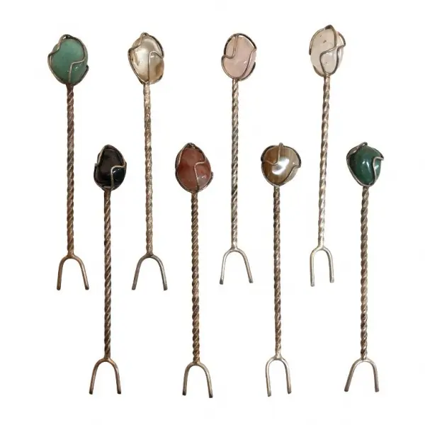 Foto de um(a) Conjunto de 8 espetos pedras brasileiras, da categoria de Paliteiros. Conjunto de 8 espetos para aperitivo com acabamento de pedras brasileiras coloridas, haste retorcida. Medem 8,5cm de... Vendido no marketplace Trésors.