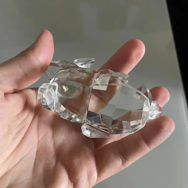Foto de um(a) Bibelô Escultura De Coelho Em Cristal Tcheco Preciosa Glass, da categoria de Escultura. Bibelô Escultura De Coelho Em Cristal Tcheco Preciosa Glass. Peça esculpida à mão Mede aprox 7x9cm. Mostrado de uma perspectiva diferente. Vendido no marketplace Trésors.