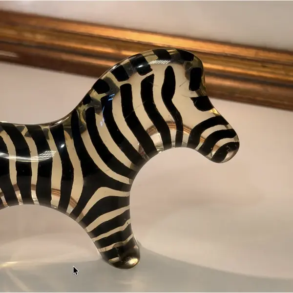 Foto de um(a) Zebra Colecionável Atribuído a ABRAHAM PALATNIK, da categoria de Modelos e estatuetas. Abraham Palatnik foi um dos grandes nomes da arte brasileira e pioneiro da arte cinética no Brasil. Reconhecido... Mostrado de uma perspectiva diferente. Vendido no marketplace Trésors.
