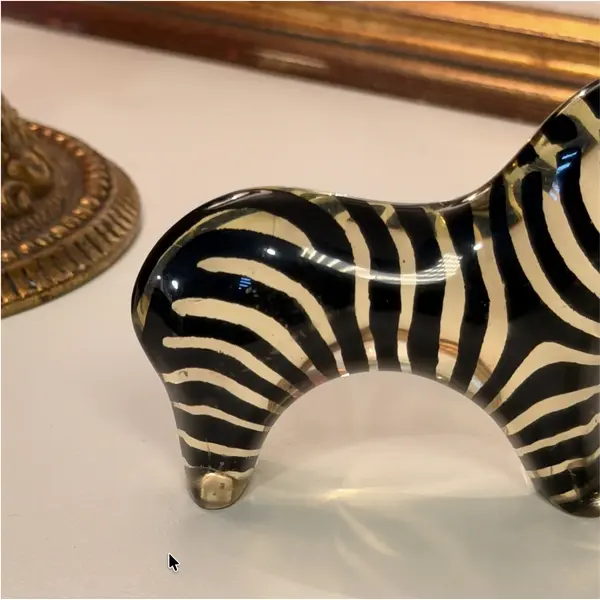 Foto de um(a) Zebra Colecionável Atribuído a ABRAHAM PALATNIK, da categoria de Modelos e estatuetas. Abraham Palatnik foi um dos grandes nomes da arte brasileira e pioneiro da arte cinética no Brasil. Reconhecido... Mostrado de uma perspectiva diferente. Vendido no marketplace Trésors.