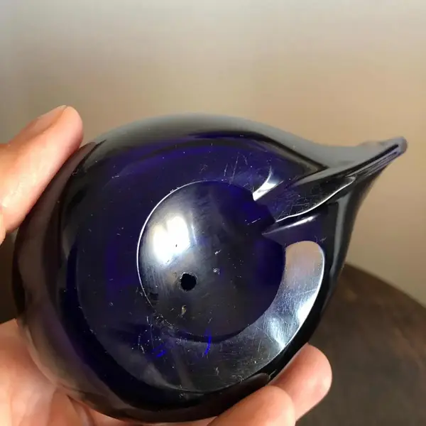 Foto de um(a) Antiga Escultura Peso De Papel Cisne Em Cristal De Murano, da categoria de Pesos de papel. Murano italiano. Medidas 13x13cm. Mostrado de uma perspectiva diferente. Vendido no marketplace Trésors.