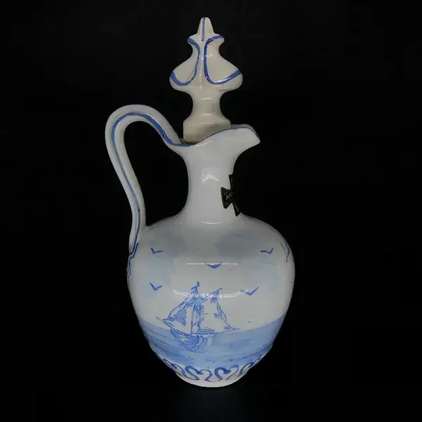 Foto de um(a) Antiga Rara Garrafa De Licor Porcelana Francesa Azul Branco, da categoria de Garrafas. Antiga garrafa em porcelana francesa, clássica na cor azul e branco, belíssima decoração naval pintada à mão. Super... Mostrado de uma perspectiva diferente. Vendido no marketplace Trésors.