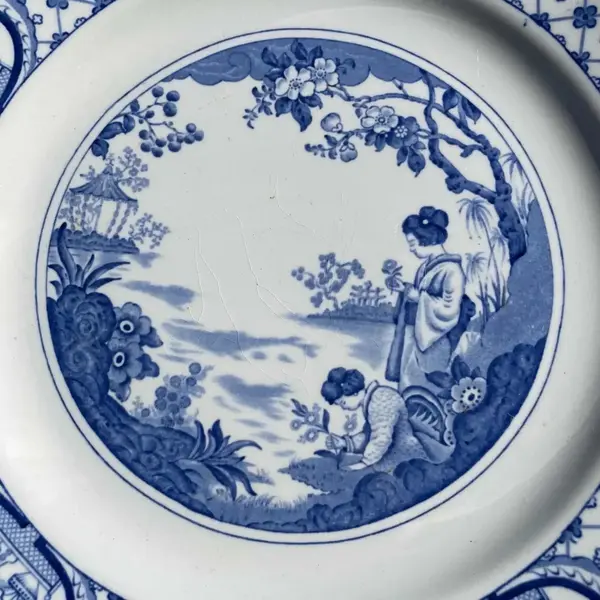 Foto de um(a) Antigo Prato Porcelana Inglesa Azul E Branco Adams Tunstall, da categoria de Pratos Decorativos. Adams Tunstall - England. Modelo Tokio. Antigo prato em porcelana artística inglesa, belíssima decoração oriental com... Mostrado de uma perspectiva diferente. Vendido no marketplace Trésors.