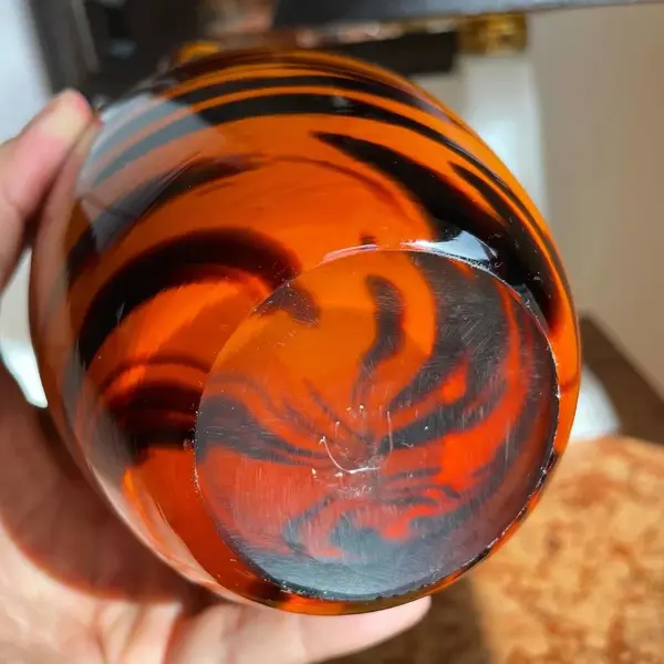 Foto de um(a) Antiga Escultura De Coruja Art Deco Vaso Murano Italiano, da categoria de Vasos. Antigo e exótico vaso artístico de coruja feito à mão em Murano Italiano. Período Art Deco. Peça muito decorativa.Medidas... Mostrado de uma perspectiva diferente. Vendido no marketplace Trésors.