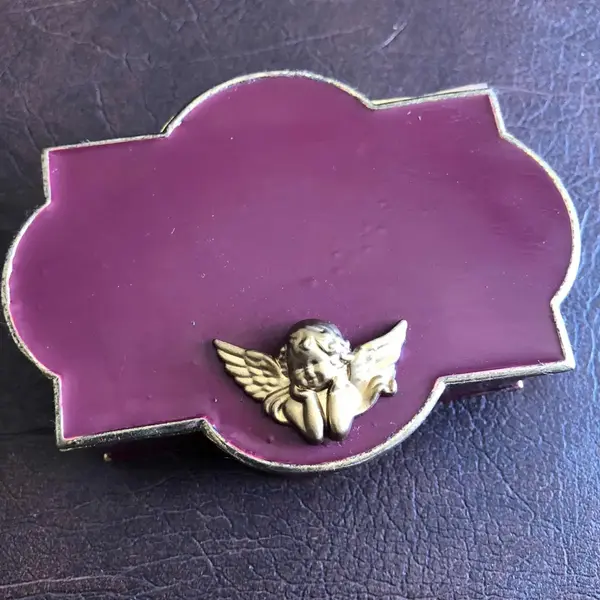 Foto de um(a) Antiga Caixa Porta Joias Art Deco Anjo Em Bronze Esmaltado, da categoria de Porta-Jóias. França. Medindo 12x10cm. Mostrado de uma perspectiva diferente. Vendido no marketplace Trésors.