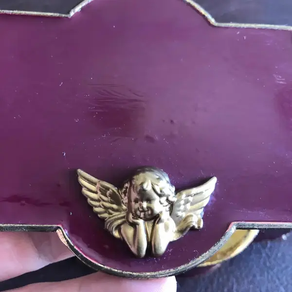 Foto de um(a) Antiga Caixa Porta Joias Art Deco Anjo Em Bronze Esmaltado, da categoria de Porta-Jóias. França. Medindo 12x10cm. Mostrado de uma perspectiva diferente. Vendido no marketplace Trésors.