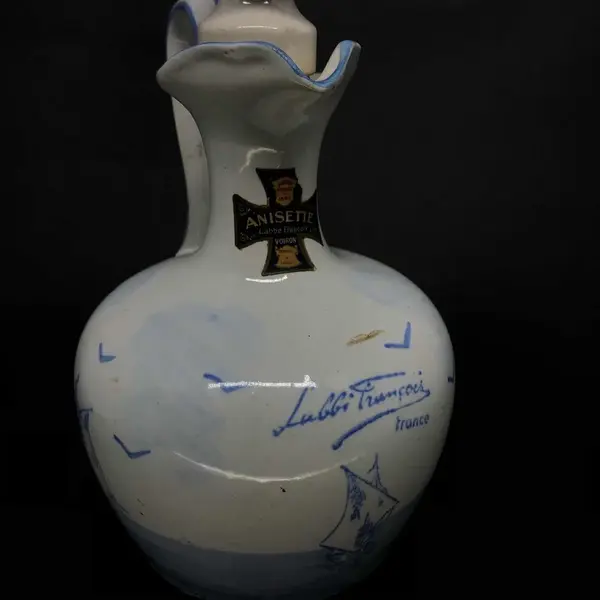 Foto de um(a) Antiga Rara Garrafa De Licor Porcelana Francesa Azul Branco, da categoria de Garrafas. Antiga garrafa em porcelana francesa, clássica na cor azul e branco, belíssima decoração naval pintada à mão. Super... Mostrado de uma perspectiva diferente. Vendido no marketplace Trésors.