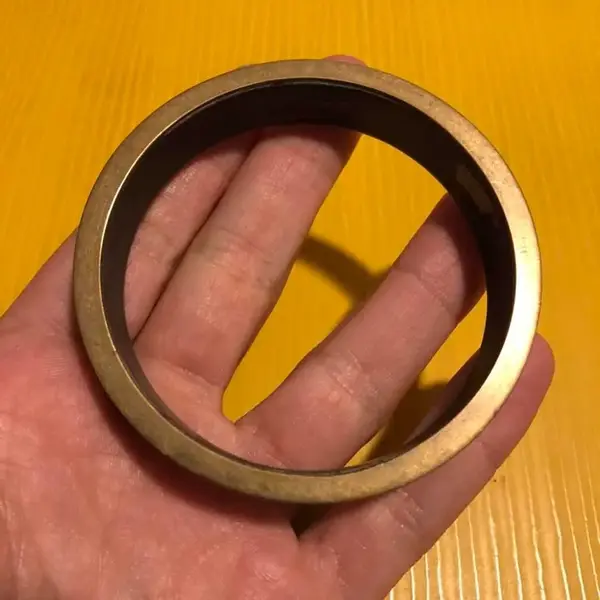 Foto de um(a) Antiga Pulseira Bracelete Com Bronze E Madrepérola Feita Mão (Usado), da categoria de Outros colecionáveis. Pulseira italiana. Década de 1980 7,5 cm. Mostrado de uma perspectiva diferente. Vendido no marketplace Trésors.