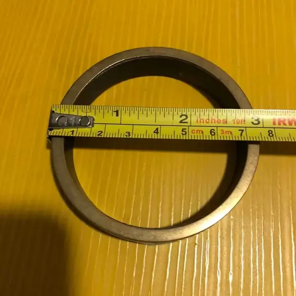 Foto de um(a) Antiga Pulseira Bracelete Com Bronze E Madrepérola Feita Mão (Usado), da categoria de Outros colecionáveis. Pulseira italiana. Década de 1980 7,5 cm. Mostrado de uma perspectiva diferente. Vendido no marketplace Trésors.