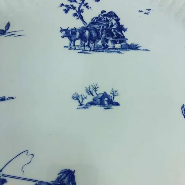 Foto de um(a) Antigo Prato Medalhão Bandeja Porcelana Limoges L.Bernardaud, da categoria de Pratos Decorativos. L. Bernardaud & Cia - Limoges. Antigo e grande prato medalhão, que também pode ser usado como bandeja, em porcelana... Mostrado de uma perspectiva diferente. Vendido no marketplace Trésors.