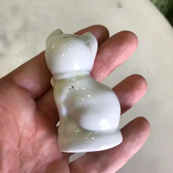 Foto de um(a) Antigo Paliteiro De Gato Em Porcelana Alemã Art Deco, da categoria de Paliteiros. Antigo Paliteiro De Gato Em Porcelana Alemã Art Dec. Peça de coleção Século XX. Mede aprox 6cm. Mostrado de uma perspectiva diferente. Vendido no marketplace Trésors.