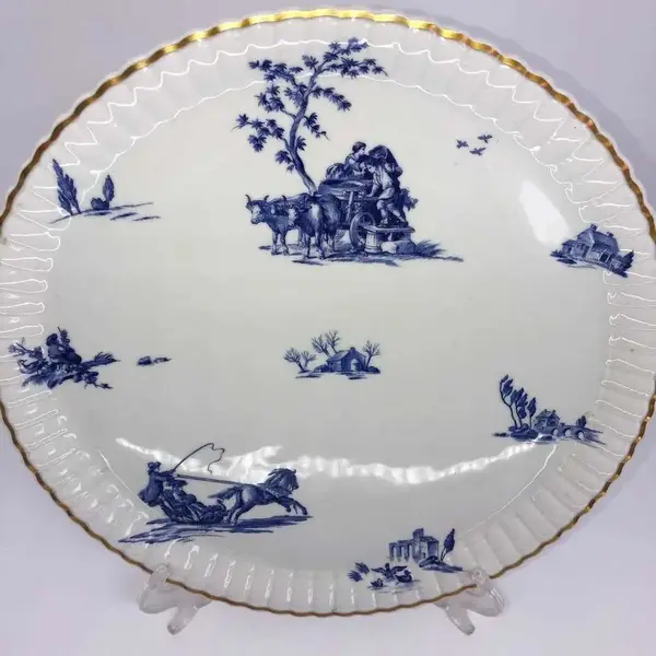 Foto de um(a) Antigo Prato Medalhão Bandeja Porcelana Limoges L.Bernardaud, da categoria de Pratos Decorativos. L. Bernardaud & Cia - Limoges. Antigo e grande prato medalhão, que também pode ser usado como bandeja, em porcelana... Mostrado de uma perspectiva diferente. Vendido no marketplace Trésors.