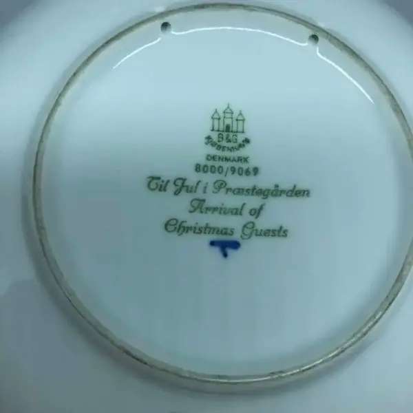 Foto de um(a) Antigo Prato Decorativo Porcelana Royal Copenhagen 1969, da categoria de Pratos Decorativos. Royal Copenhagen. Lindo e decorativo prato de coleção, em porcelana artística, da famosa manufatura Dinamarquesa, Royal... Mostrado de uma perspectiva diferente. Vendido no marketplace Trésors.