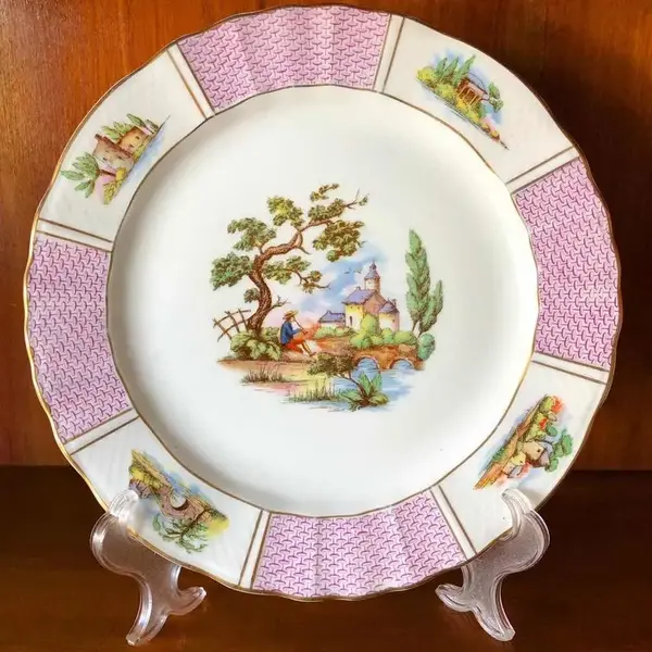 Foto de um(a) Antigo Prato Parede Decorativo Porcelana Limoges Bernardaud, da categoria de Pratos Decorativos. Antigo prato decorativo em porcelana francesa da famosa Limoges by Bernardaud. Pintado à mão com filetes de ouro. Impecável.... Mostrado de uma perspectiva diferente. Vendido no marketplace Trésors.