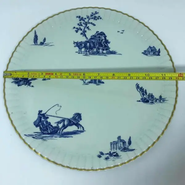 Foto de um(a) Antigo Prato Medalhão Bandeja Porcelana Limoges L.Bernardaud, da categoria de Pratos Decorativos. L. Bernardaud & Cia - Limoges. Antigo e grande prato medalhão, que também pode ser usado como bandeja, em porcelana... Mostrado de uma perspectiva diferente. Vendido no marketplace Trésors.