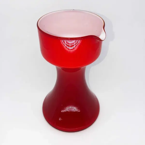 Foto de um(a) Antiga Diferente Jarra Coqueteleira Art Deco Vidro Leitoso, da categoria de Garrafas, potes e jarros. Antiga e diferente jarra Art Deco, em vidro opalinado (sandwich glass) da mesma época das garrafas pescoçudas de bola.... Mostrado de uma perspectiva diferente. Vendido no marketplace Trésors.