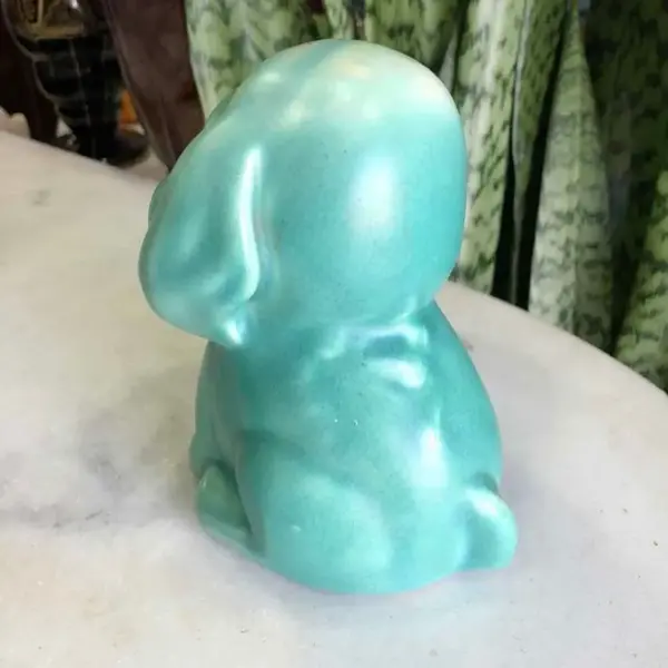 Foto de um(a) Antiga Escultura Cachorro Art Deco Porcelana Inglesa Beswick, da categoria de Escultura. Beswick. Antiga e linda escultura de cachorro em porcelana inglesa, com raros olhos de vidro. Período Art Deco. Peça muito... Mostrado de uma perspectiva diferente. Vendido no marketplace Trésors.
