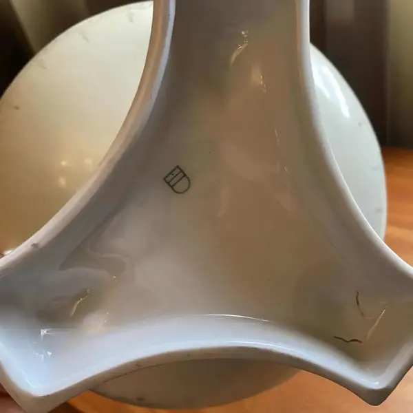 Foto de um(a) Antiga Rara Fruteira Centro De Mesa Porcelana Alemã Nouveau, da categoria de Centro de mesa. Antiga fruteira ou centro de mesa, porta cartões em porcelana artística alemã, decoração central com linda cena de damas,... Mostrado de uma perspectiva diferente. Vendido no marketplace Trésors.